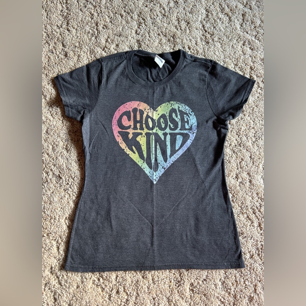 Women’s graphic tee “Choose Kind,” Small (petite).